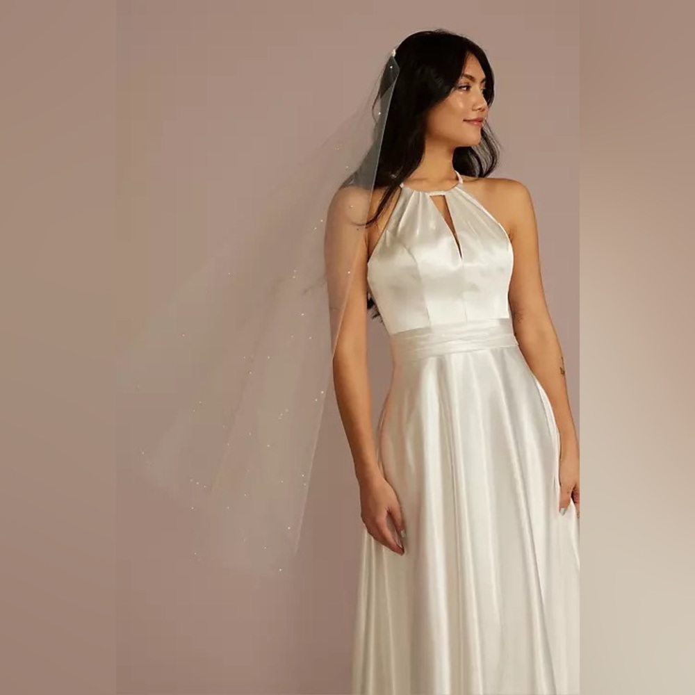 DAVID'S BRIDAL
allover pearl-embellished mid-length veil IVORY